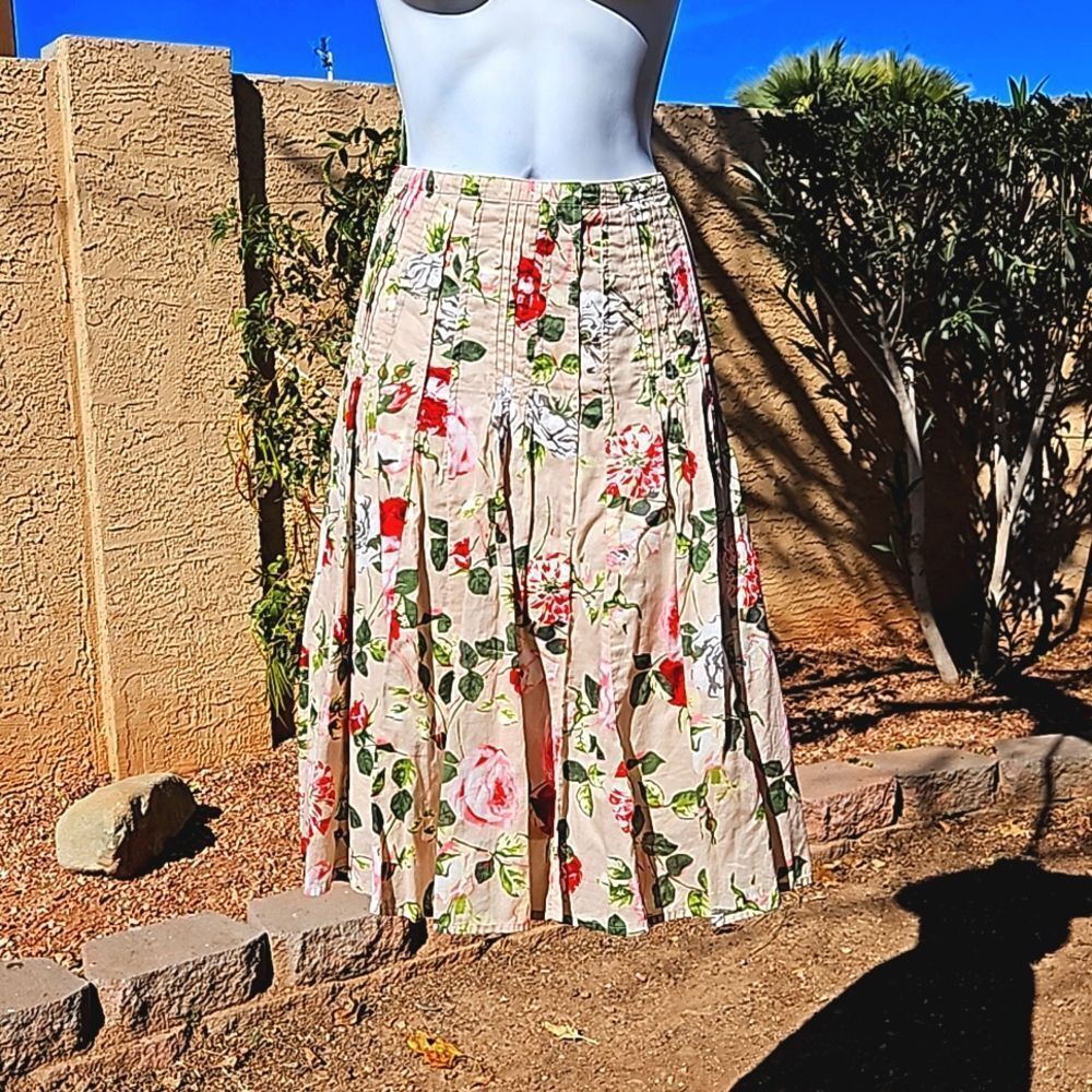 CAbi Skirt Size 8 Pleated EUC Fully Lined